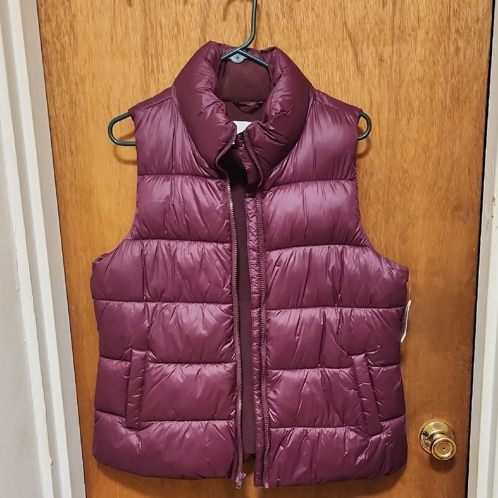 Brand New Burgundy Old Navy Puffer Vest Women Size Large